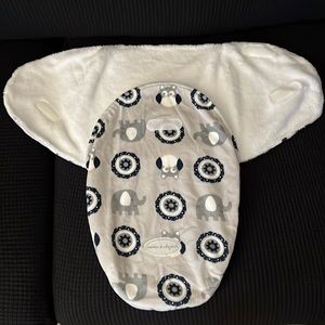 🌹NWOT Blankets and beyond swaddle